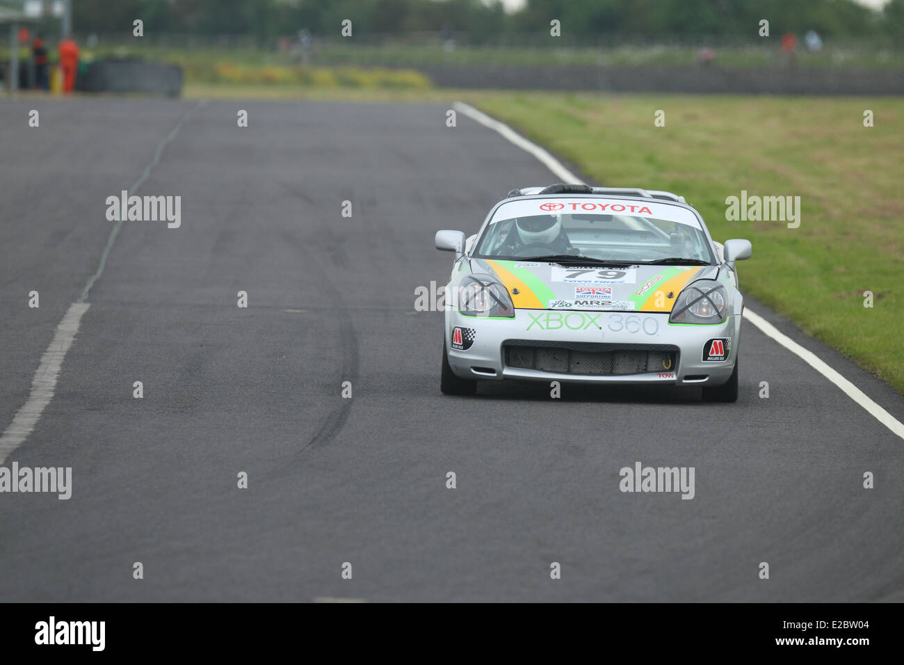 Cars racing at Castle Combe Circuit Stock Photo - Alamy