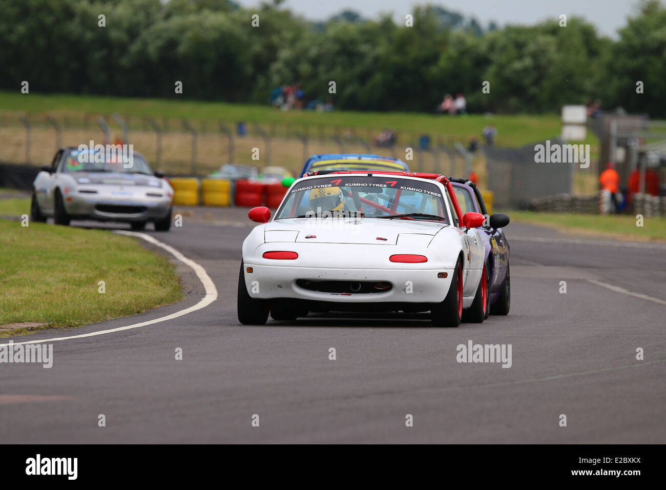 Castle and cars hi-res stock photography and images - Alamy