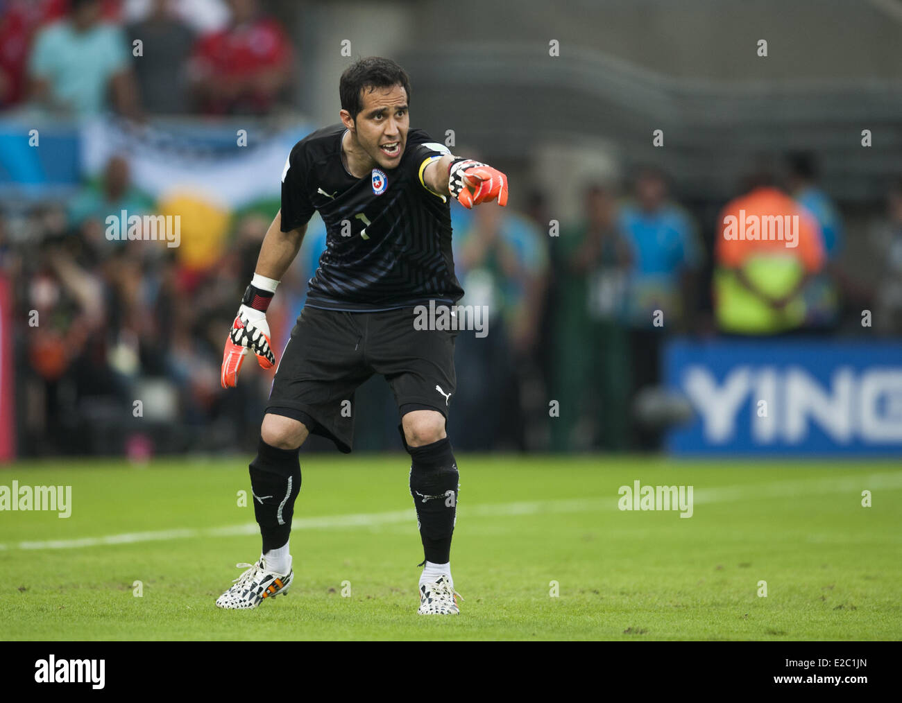 Porto Alegre, Brazil. 18th June, 2014.  Claudio Bravo in the match between Spain and Chile in the group stage of the 2014 World Cup, for the group B match at the Beira Rio stadium, on June 18, 2014  Credit:  Urbanandsport/NurPhoto/ZUMAPRESS.com/Alamy Live News Stock Photo