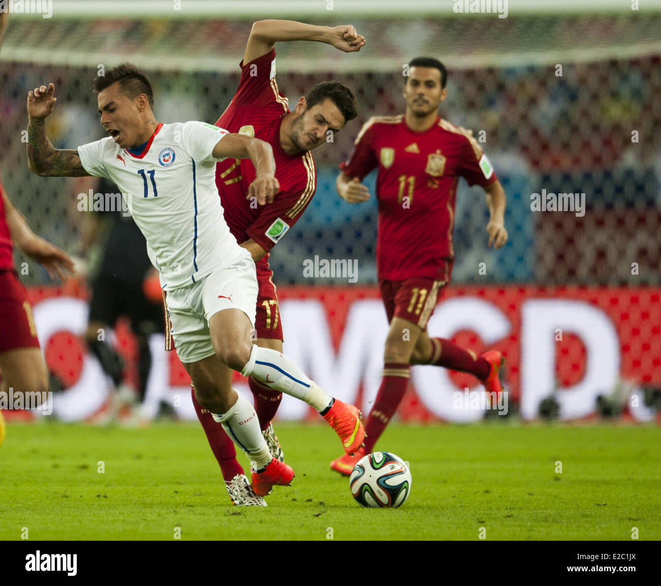 Porto Alegre, Brazil. 18th June, 2014.  Eduardo Vargas and Koke in the match between Spain and Chile in the group stage of the 2014 World Cup, for the group B match at the Beira Rio stadium, on June 18, 2014  Credit:  Urbanandsport/NurPhoto/ZUMAPRESS.com/Alamy Live News Stock Photo