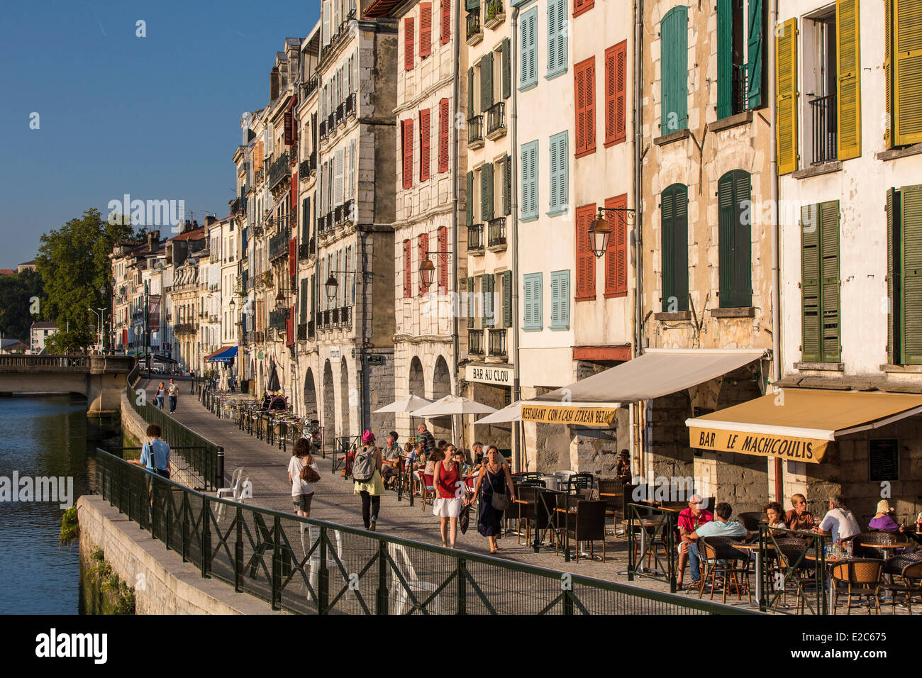 France, Pyrenees Atlantiques, Bayonne, quay of Corsaires, traditional architecture on Nive river banks Stock Photo