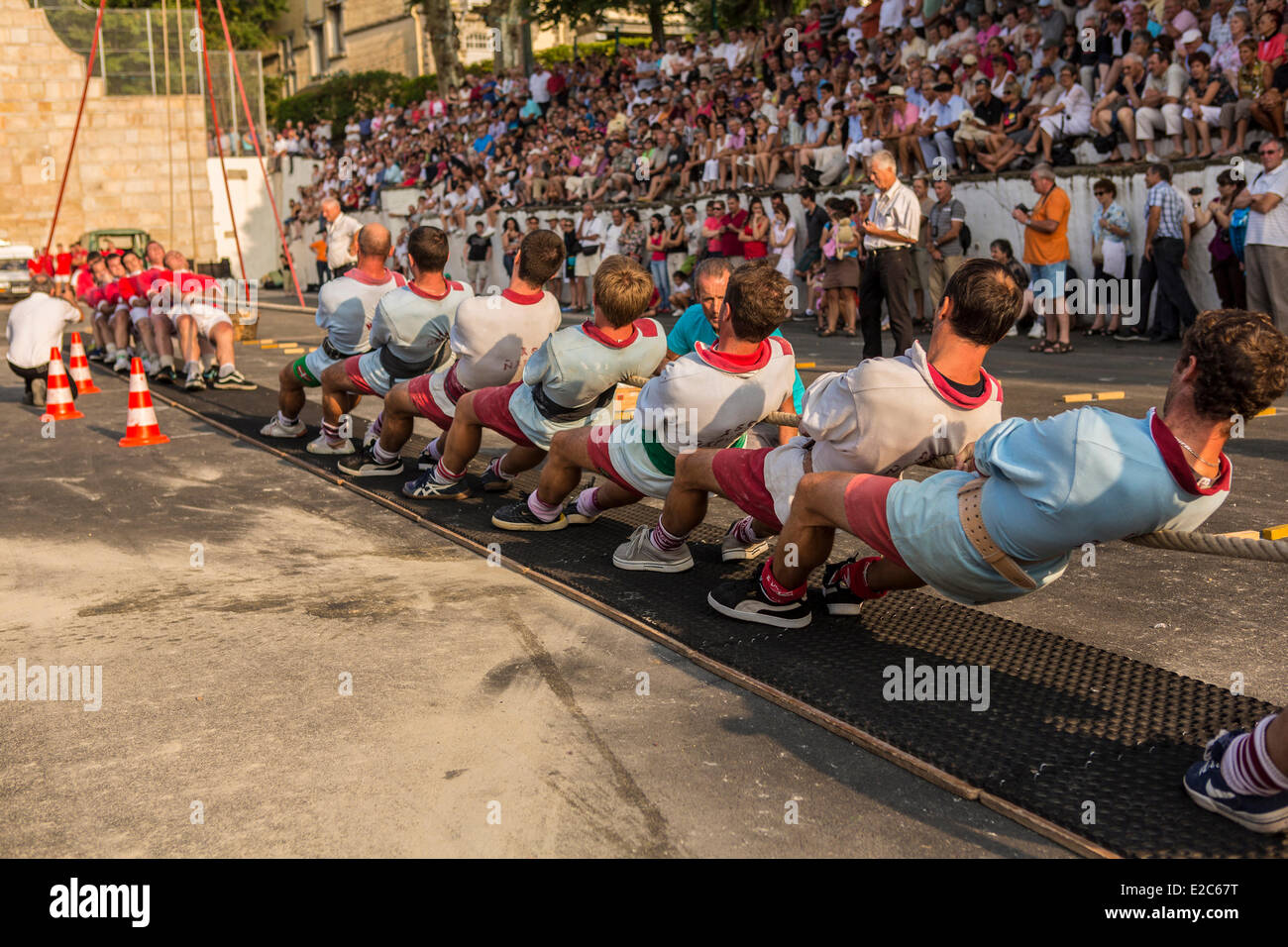 France, Pyrenees Atlantiques, Sare, labelled The Most Beautiful Villages of France, party of village, tug of war (soka tira) Stock Photo