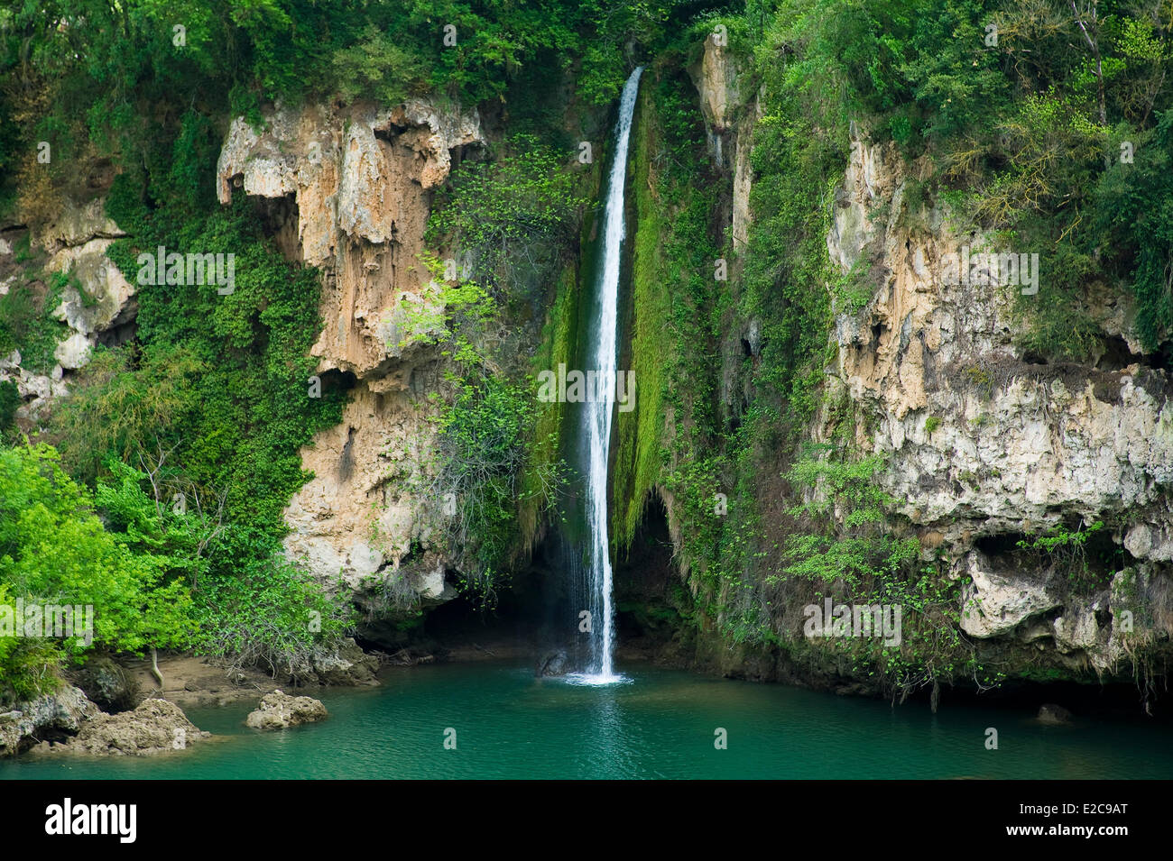 France, Aveyron, Saint Rome de Tarn, cascade Balms Stock Photo - Alamy, image size:1300x955