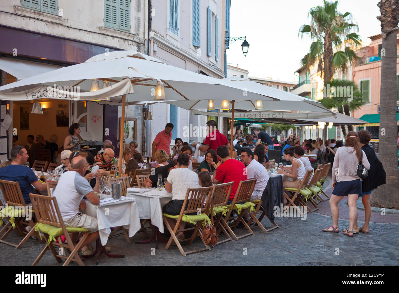 France, Var, Sanary sur Mer, restaurants in the marina Stock Photo - Alamy