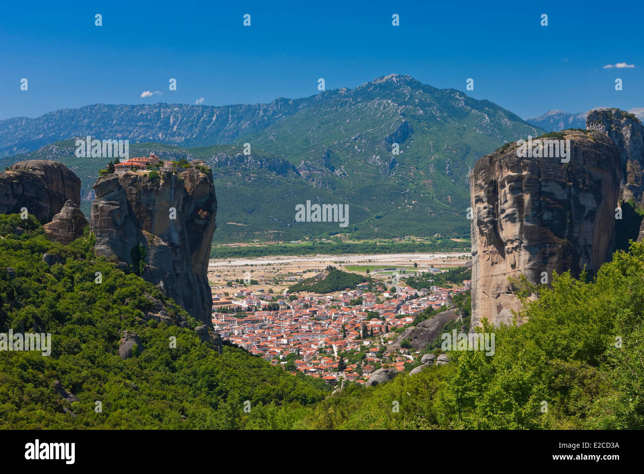 Greece, Thessaly, Meteora monasteries complex, UNESCO, Monastery of Holy Trinity (Agia Triada) and village of Kalambaka Stock Photo
