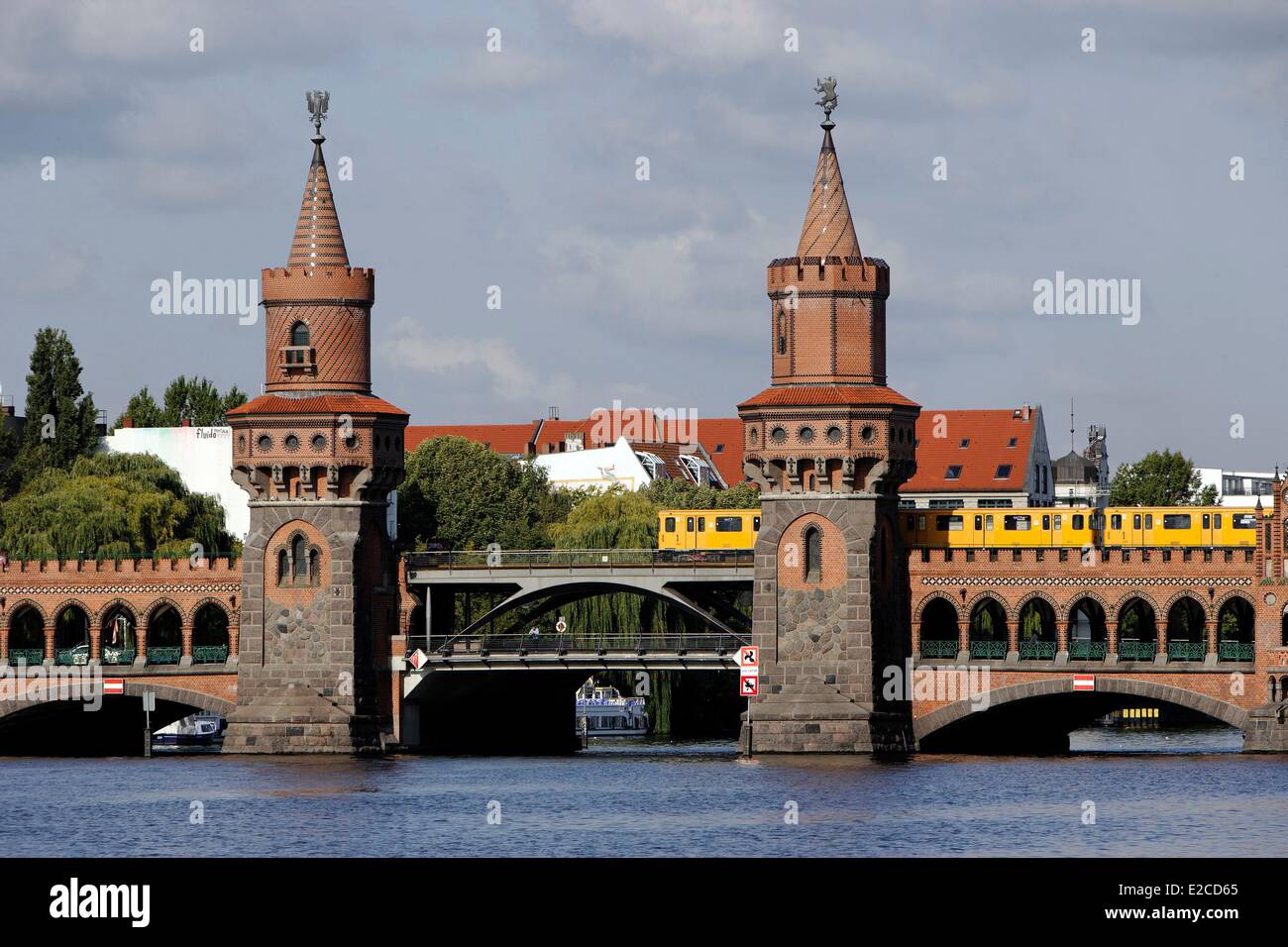Germany, Berlin, districts of Kreuzberg and Friedrichshain, the Oberbaumbrücke, east of the city, was built in the late nineteenth century in a Gothic Revival style with red brick, it is the longest and most famous bridge in Berlin Stock Photo