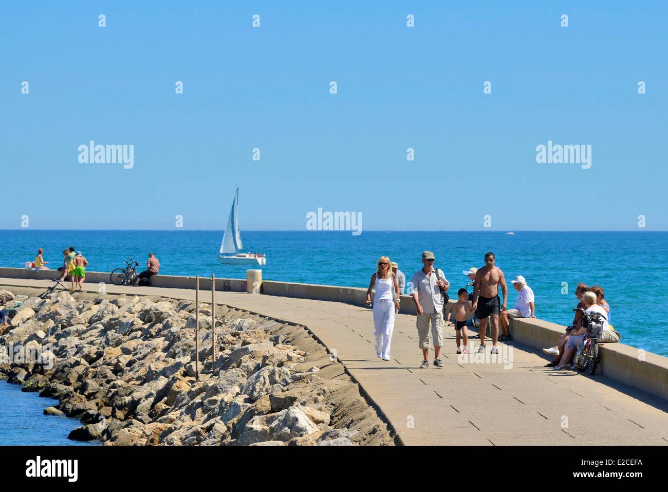 Pier Walkers Stock Photos Pier Walkers Stock Images Alamy