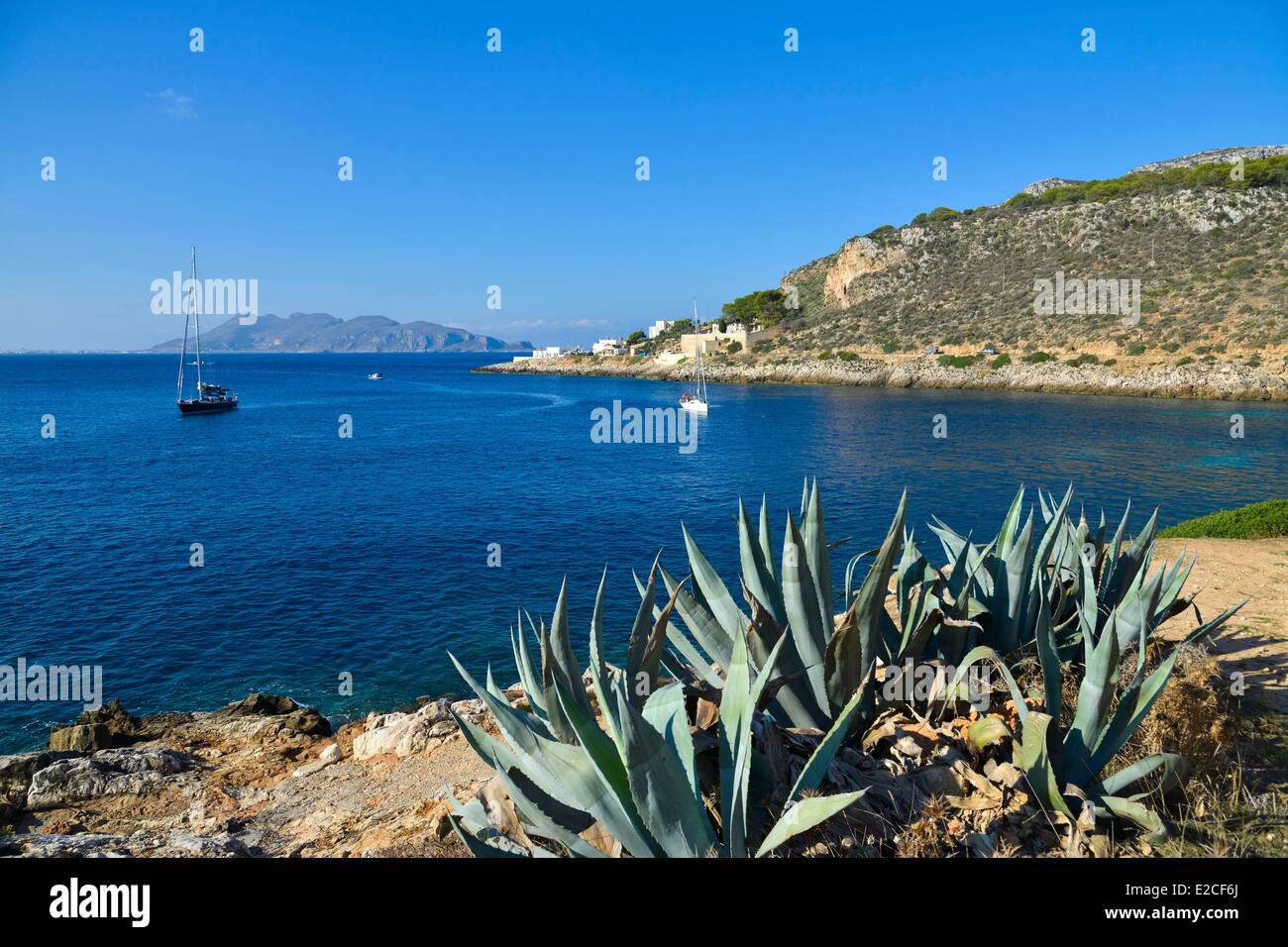 Italy, Sicily, Egadi islands, island of Levanzo, Cala Fredda, hiking