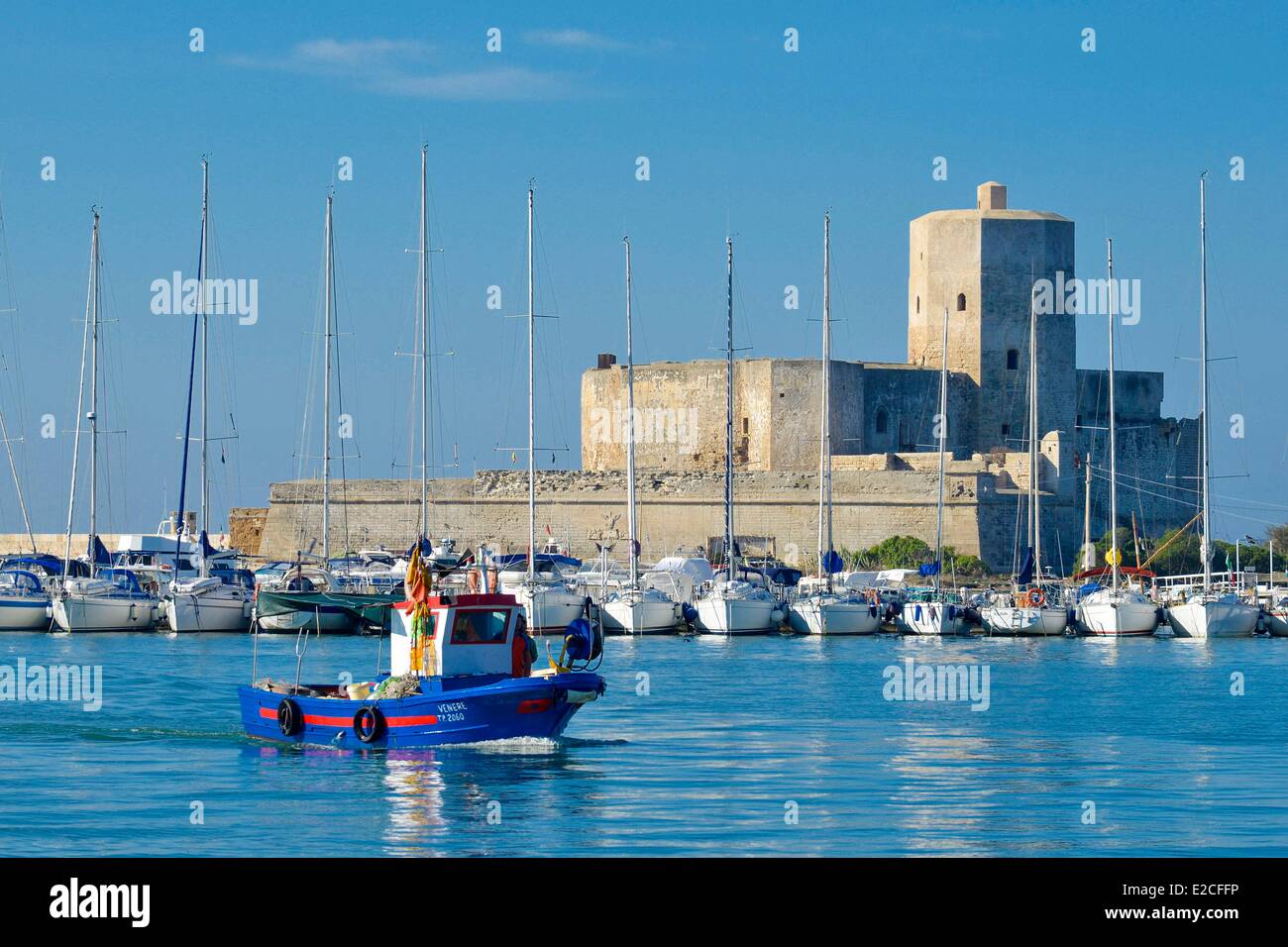 Italy, Sicily, Trapani, historic center, fishing harbor, trawler with the fortress of the Dove of the 3rd century in the background whose construction is attributed to the Carthaginian Hamilcar Barca Stock Photo