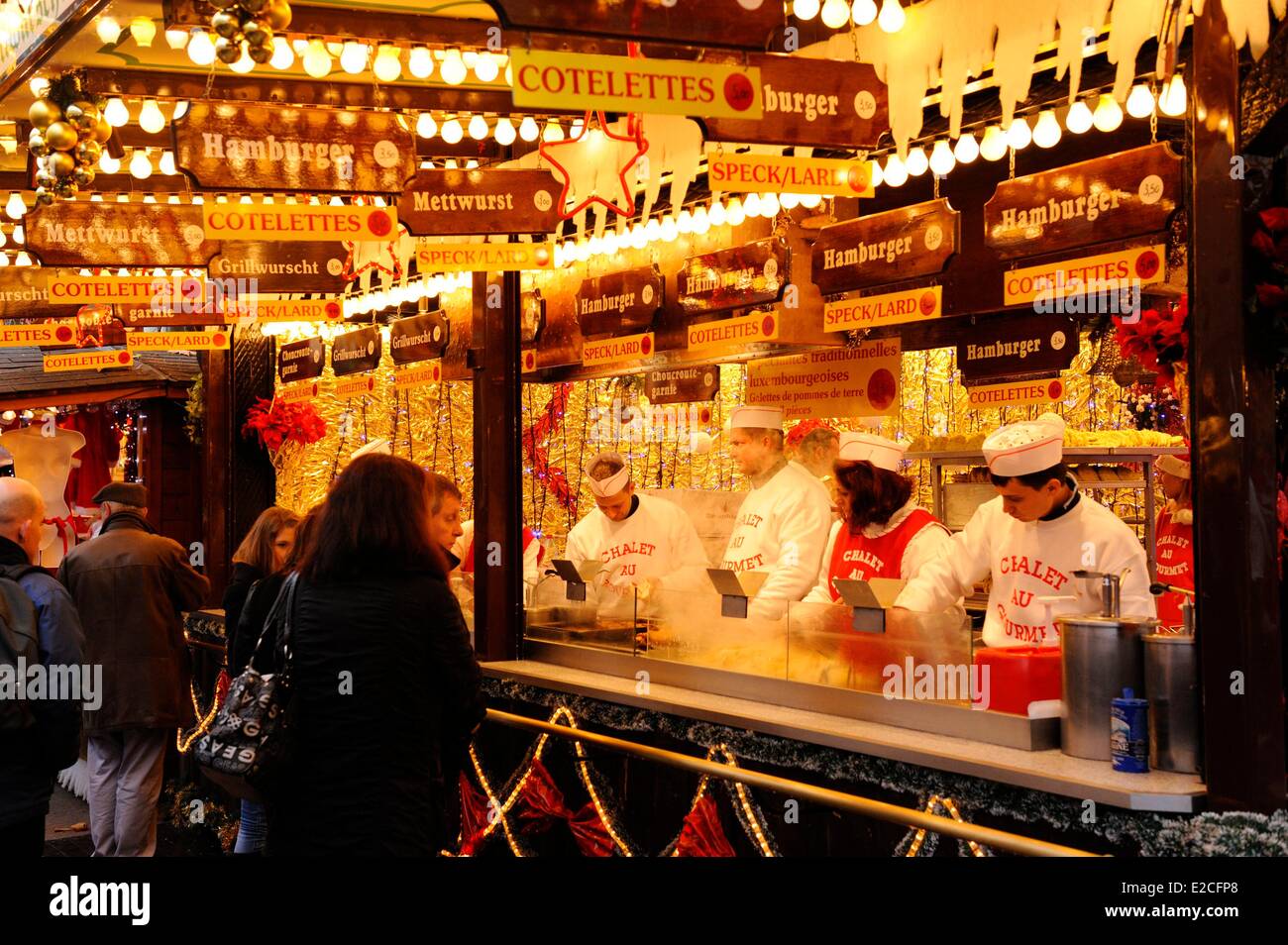 Luxembourg, Luxembourg City, Place d'Armes, Christmas market, cottage selling snacks Stock Photo