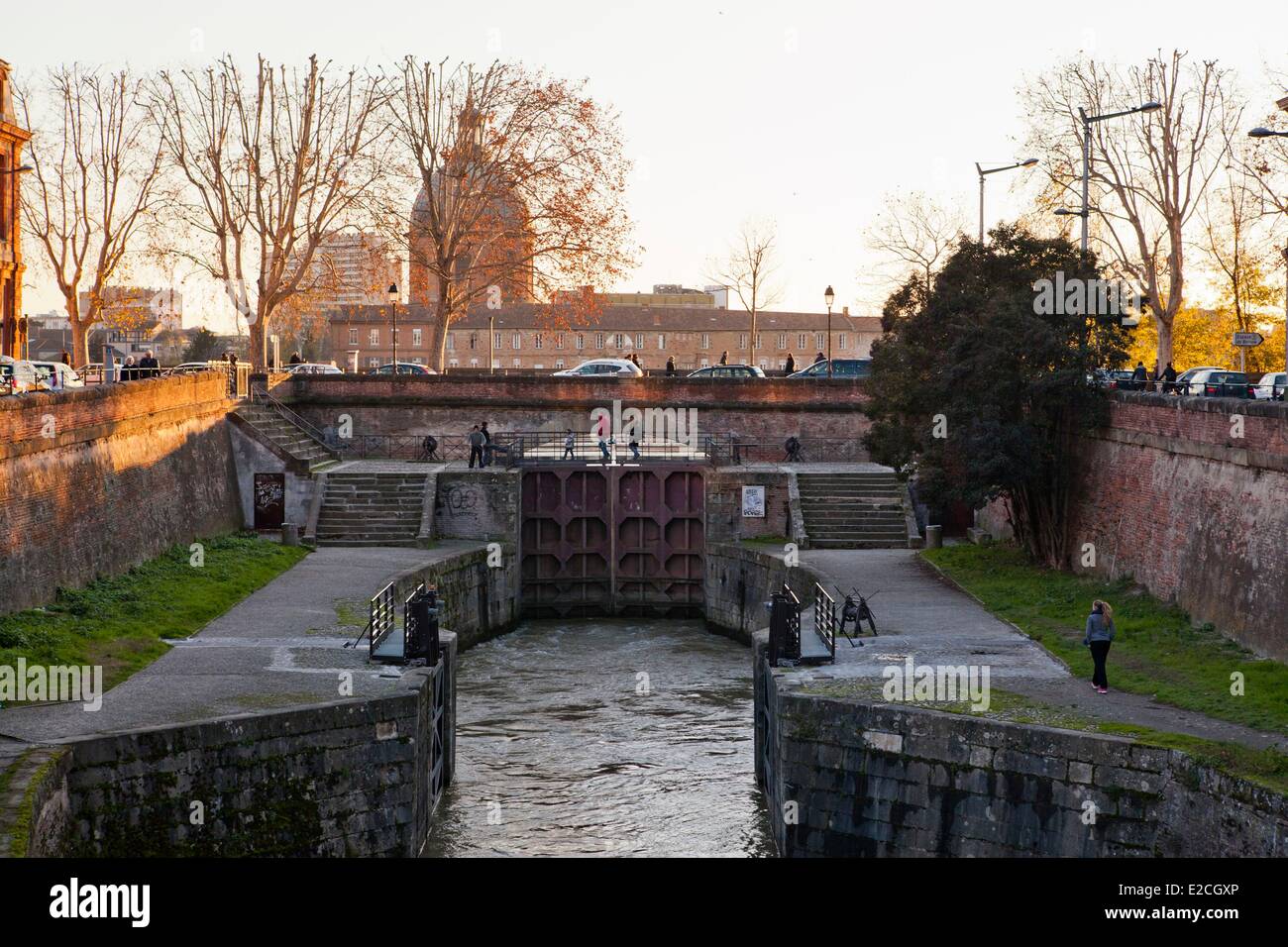 France, Haute Garonne, Toulouse, canal de Brienne, double lock of the Brienne Canal Stock Photo