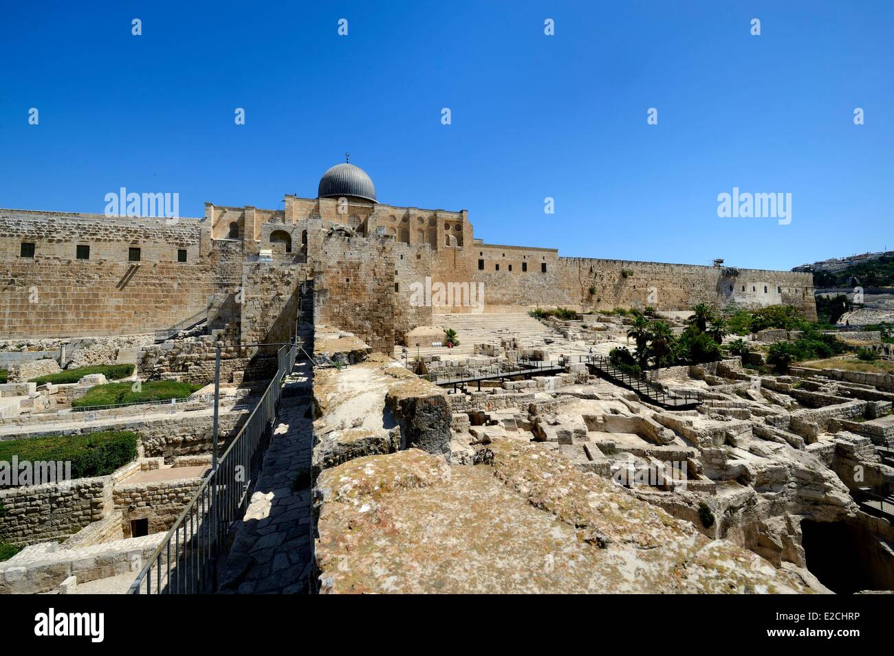 Israel, Jerusalem, holy city, the old town listed as World Heritage by UNESCO, the Temple Mount seen from the Davidson Center, south retaining walls of the Temple built by Herod the Great and the Al Aqsa mosque Stock Photo
