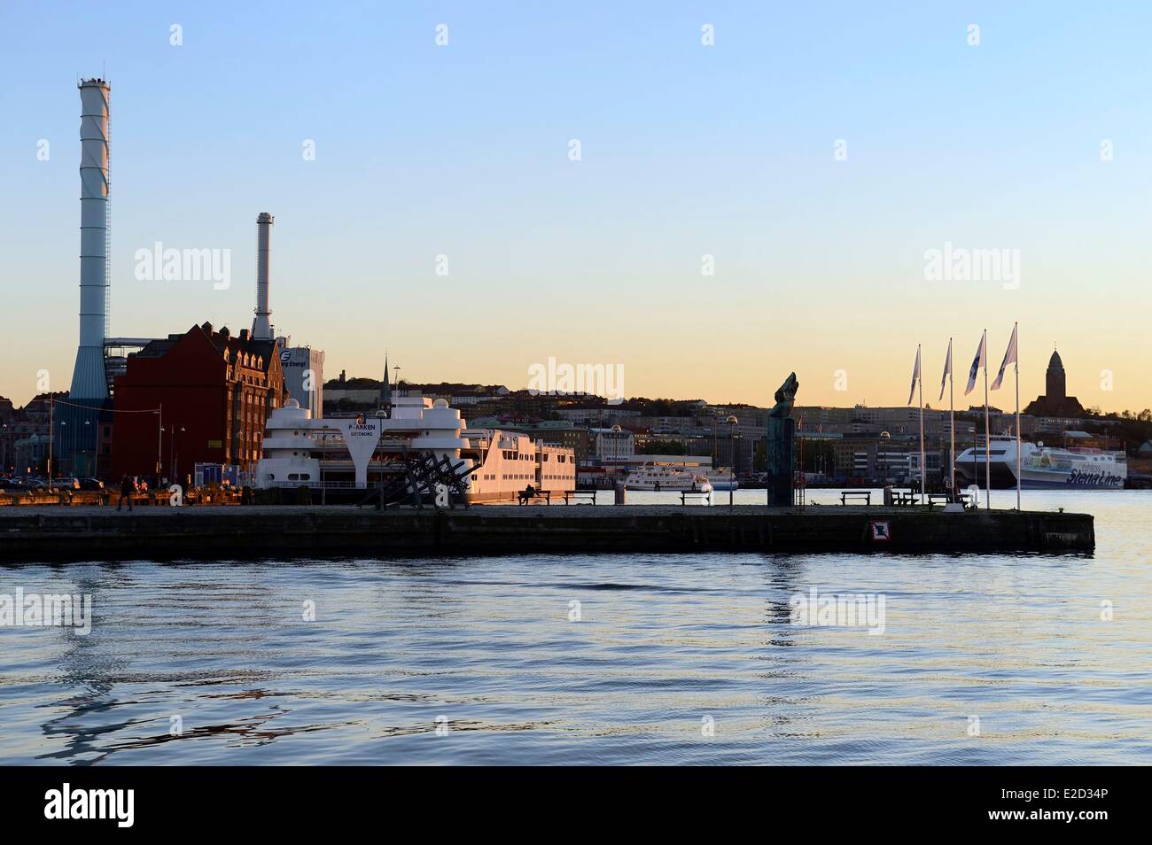 Sweden Vastra Gotaland Goteborg (Gothenburg) Stenpiren pier in the port and Masthuggskajen dock Stock Photo