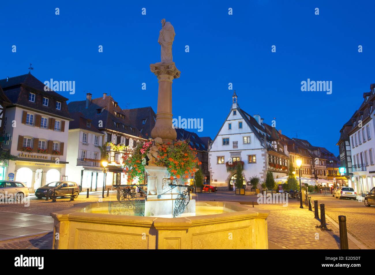 Obernai - Place de l'étoile - Carte postale ancienne et vue d'Hier et