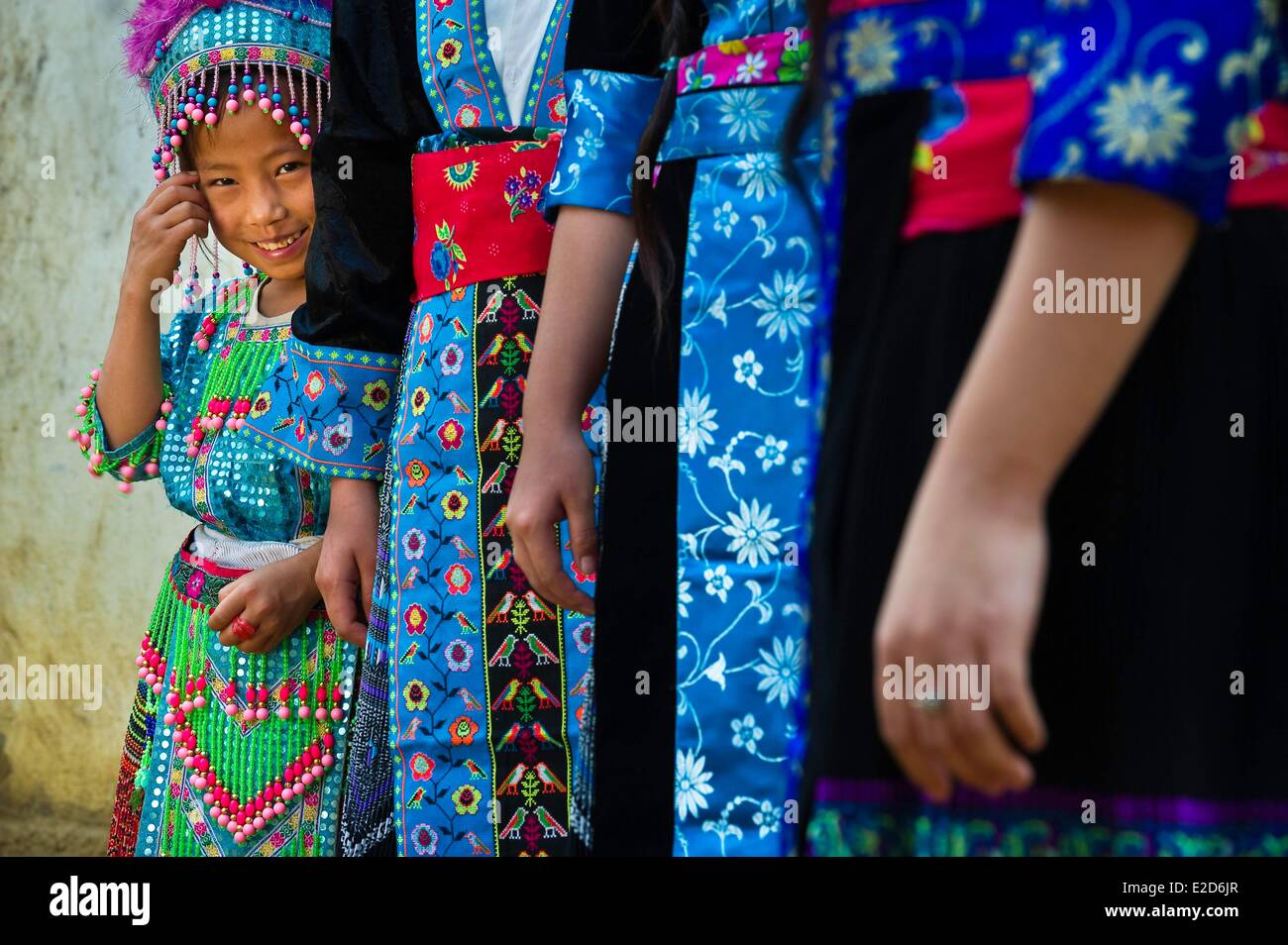Laos Luang Prabang porvince Na Wan village Hmong Lao and Djeu girls and girls with their grandmother Stock Photo