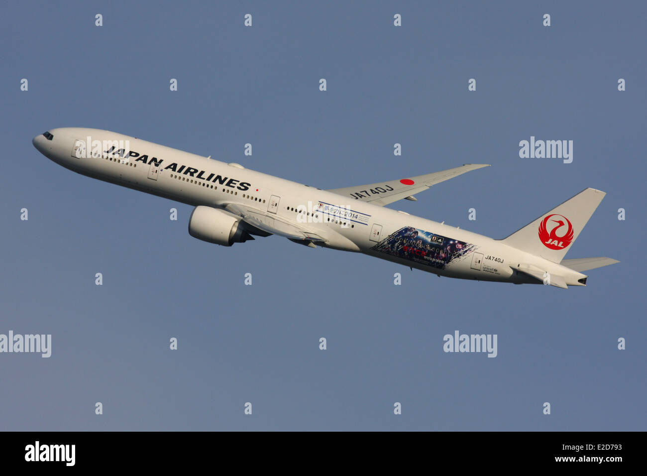 JAPAN AIRLINES BOEING 777 300 JAL Stock Photo