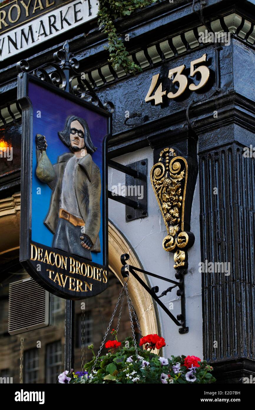 United Kingdom Scotland Edinburgh listed as World Heritage by UNESCO sign of Deacon Brodie's Tavern Stock Photo