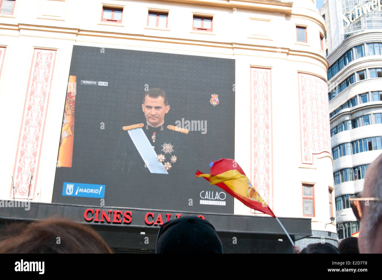 Madrid, Spain. 19th June, 2014. Crowds watch the swearing in ceremonies of Spain's King Felipe VI in central Madrid. Credit:  Angela Bonilla/Alamy Live News Stock Photo