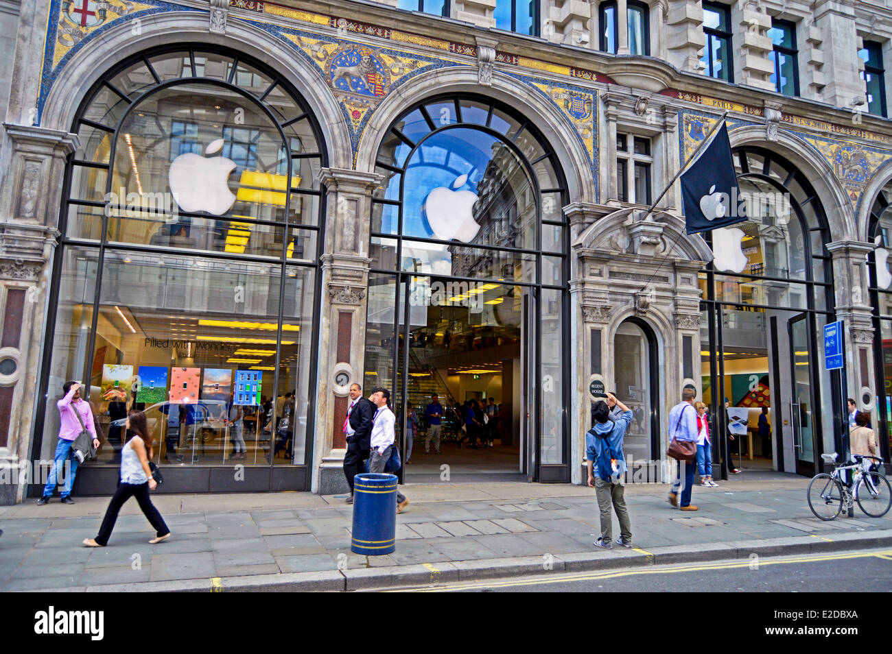 The exterior of the apple store on regent street hi-res stock ...