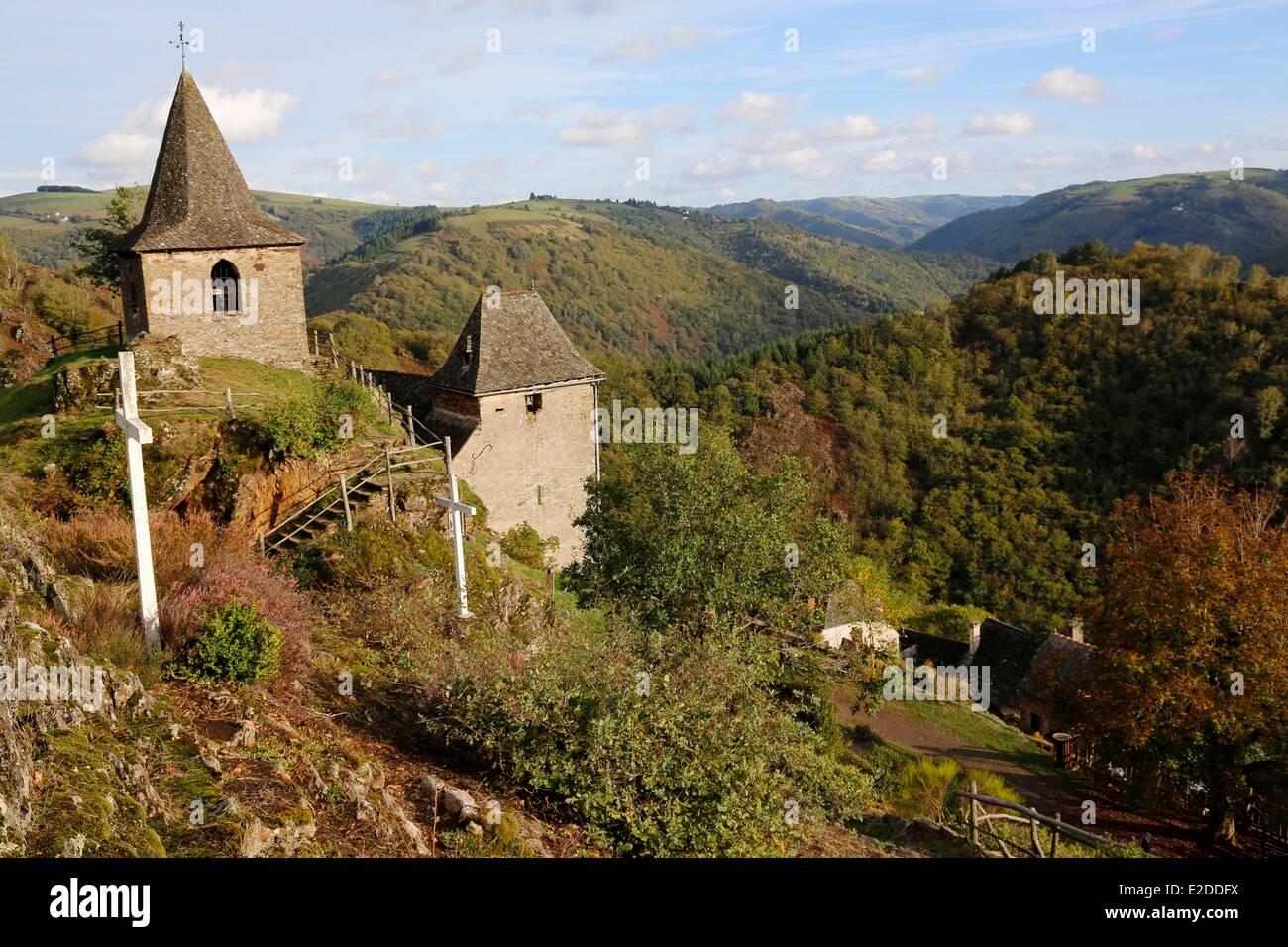 France Aveyron La Vinzelle village overlooking the Lot River Chapel Stock Photo