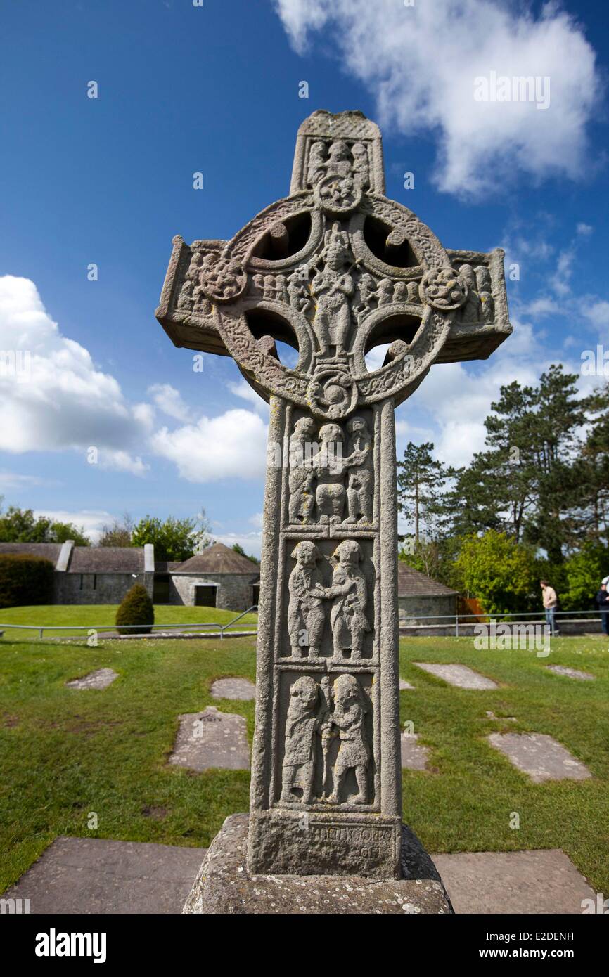 Ireland County Offaly monastery of Clonmacnoise Celtic Cross Stock Photo