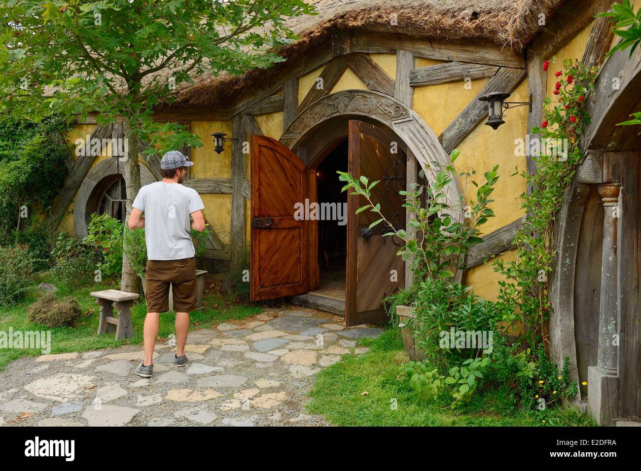 Hobbiton People High Resolution Stock Photography And Images Alamy