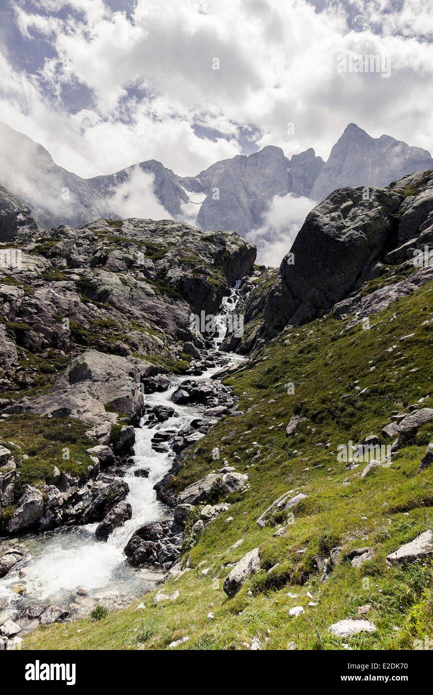 France, Hautes Pyrenees, Pyrenees National Park, GR10 grande randonnee ...