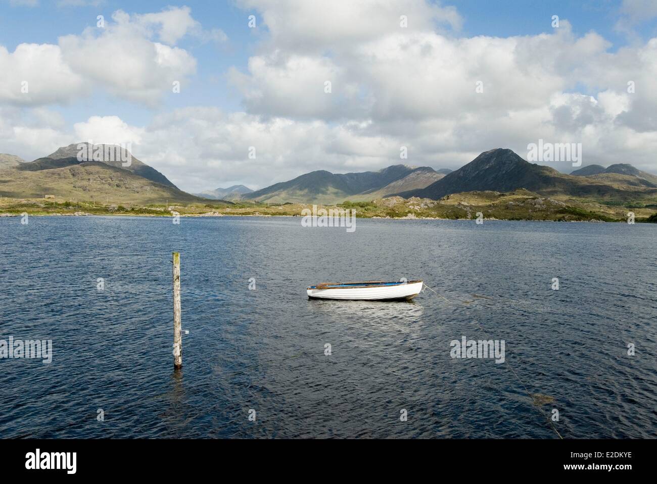 Ireland Galway County Ballynakill Connemara wooden boat in the port of Ballynakill Tully and Twelve Bens mountains in the Stock Photo
