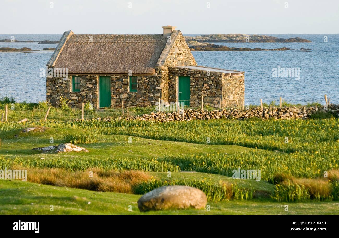 Ireland Galway County Connemara Ballyconneely traditional stone house by the sea Stock Photo
