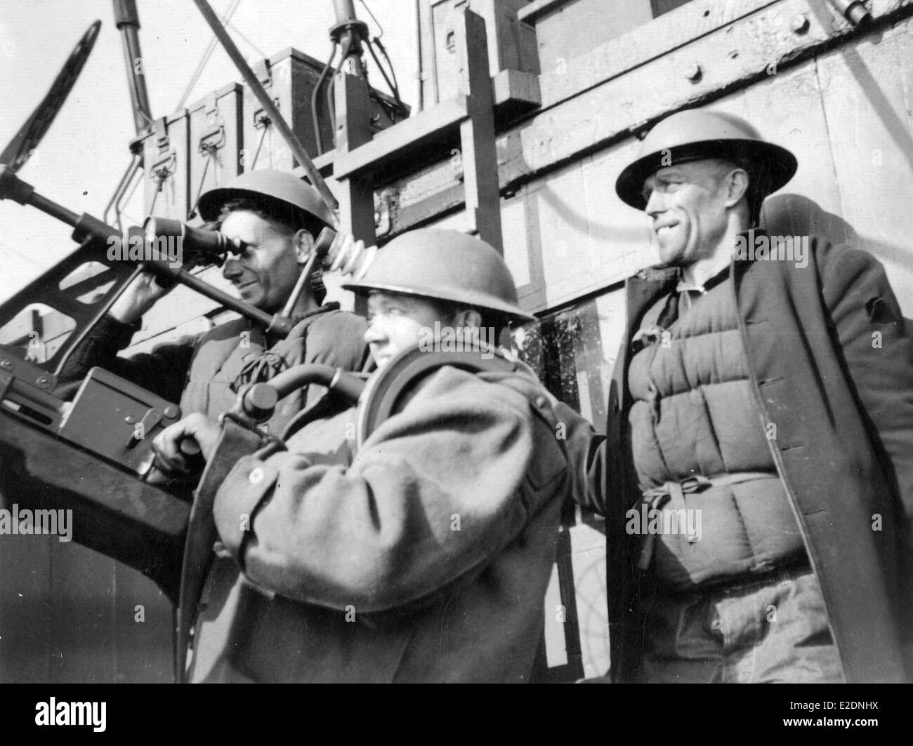 Royal Navy anti aircraft gunners WW2 Stock Photo