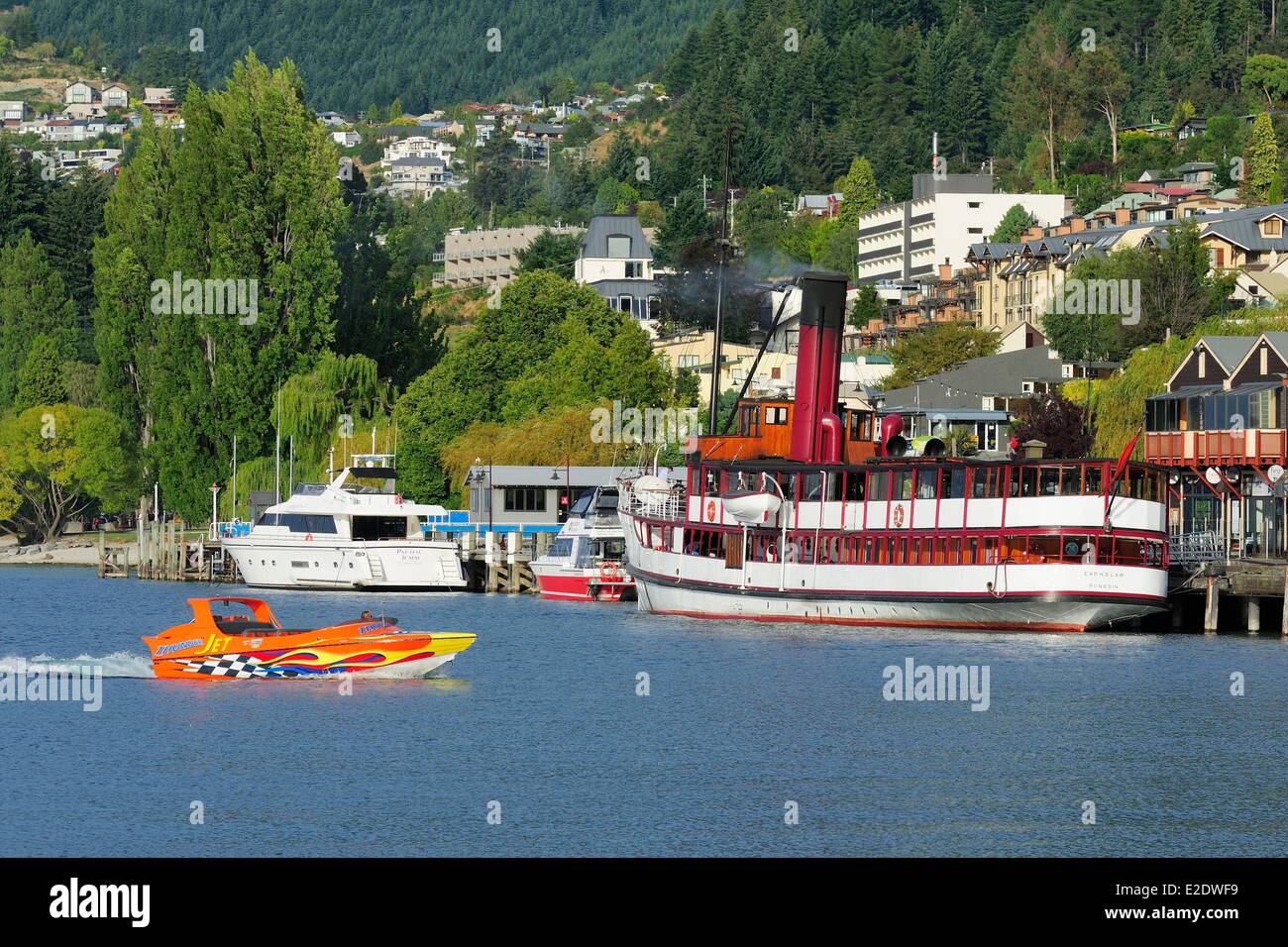 New Zealand, South island, Otago region, Queenstown on the edge of Lake
