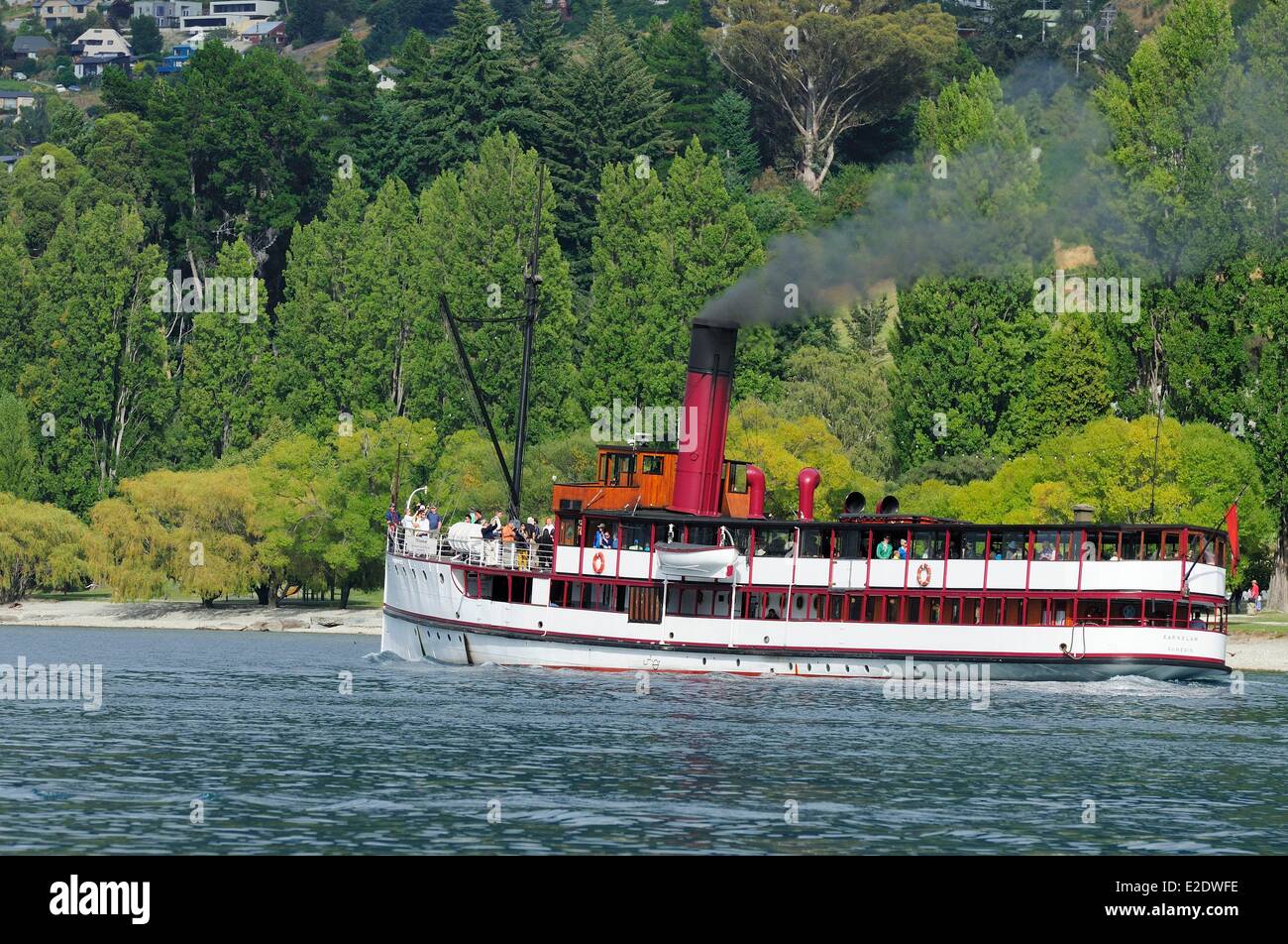 New Zealand, South island, Otago region, Queenstown on the edge of Lake