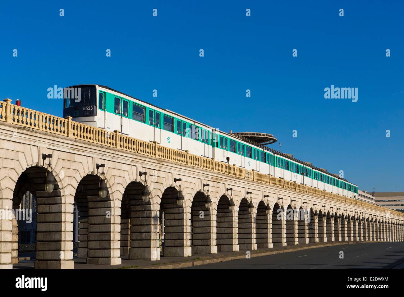 France Paris line 6 of the Metro on Pont de Bercy (Bercy bridge Stock Photo  - Alamy