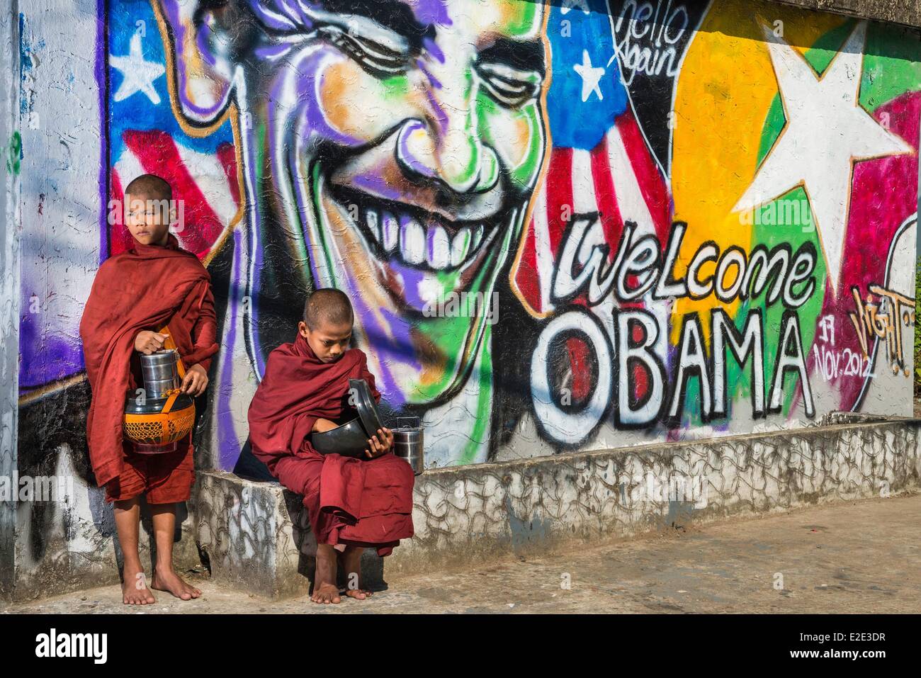 Myanmar (Burma) Yangon division Yangon Shwe Gon Dine street novice in front of the painting from Akar Kyan young artist Stock Photo