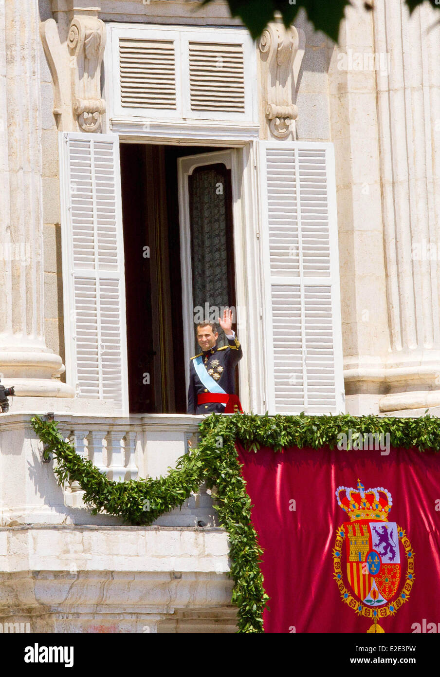Felipe vi of spain uniform hi-res stock photography and images - Alamy