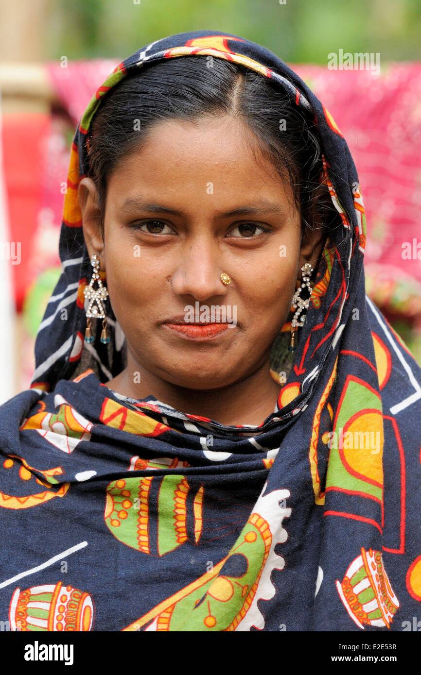 Bangladesh Sreemangal (ou Srimangal ou Srimongol) the tea capital young woman of a tribal village in the Lawachara (ou Stock Photo