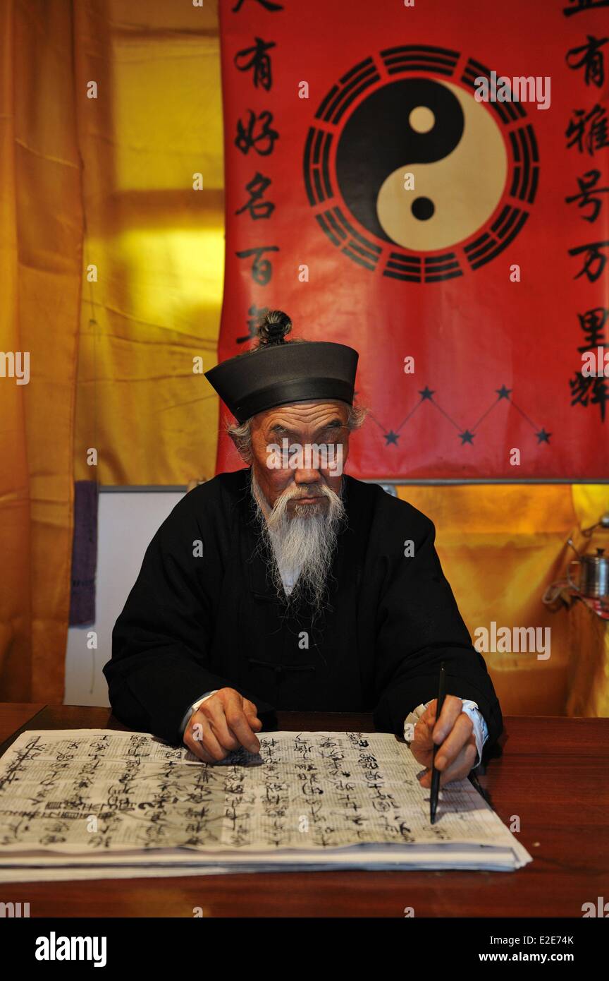 Taoist Monk High Resolution Stock Photography and Images - Alamy