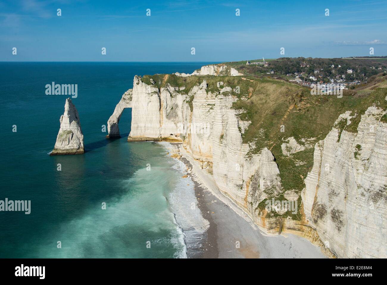 France, Seine Maritime, Etretat, Aiguille, the arch of Aval cliff Stock ...