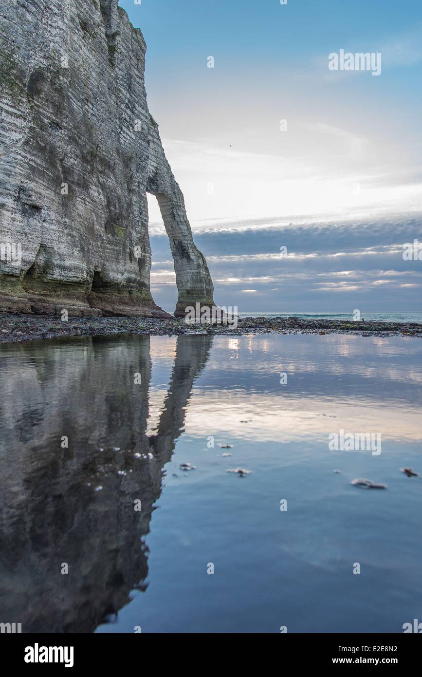 France, Seine Maritime, Etretat, the beach, arch of Aval cliff at low ...