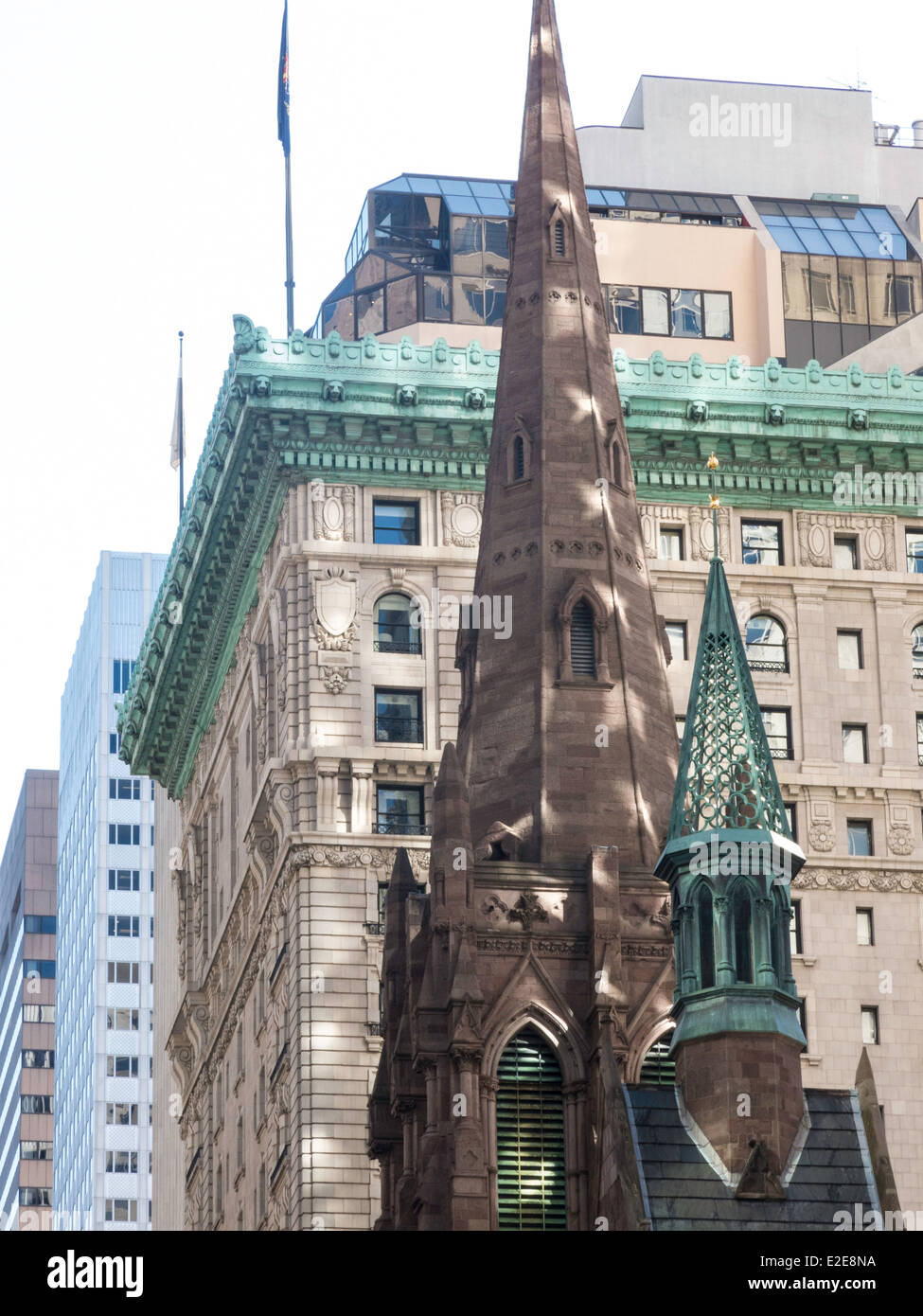 Fifth Avenue Presbyterian Church (FAPC) Spire and The Peninsula Hotel, Fifth Avenue, NYC, USA Stock Photo