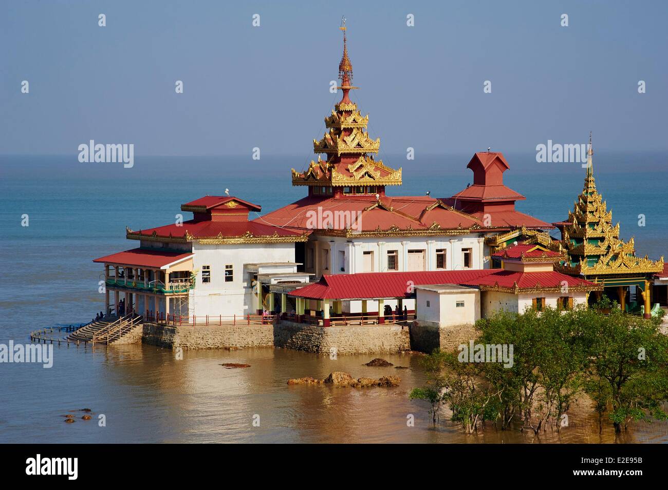 Myanmar (Burma), Mon State, around Mawlamyine (Moulmein), Kyaikkami, Paya Yele, monastery, floating temple Stock Photo