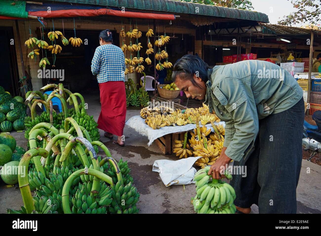 Myanmar (Burma), Mon State, Mawlamyine (Moulmein), market, vegetable and fruit Stock Photo