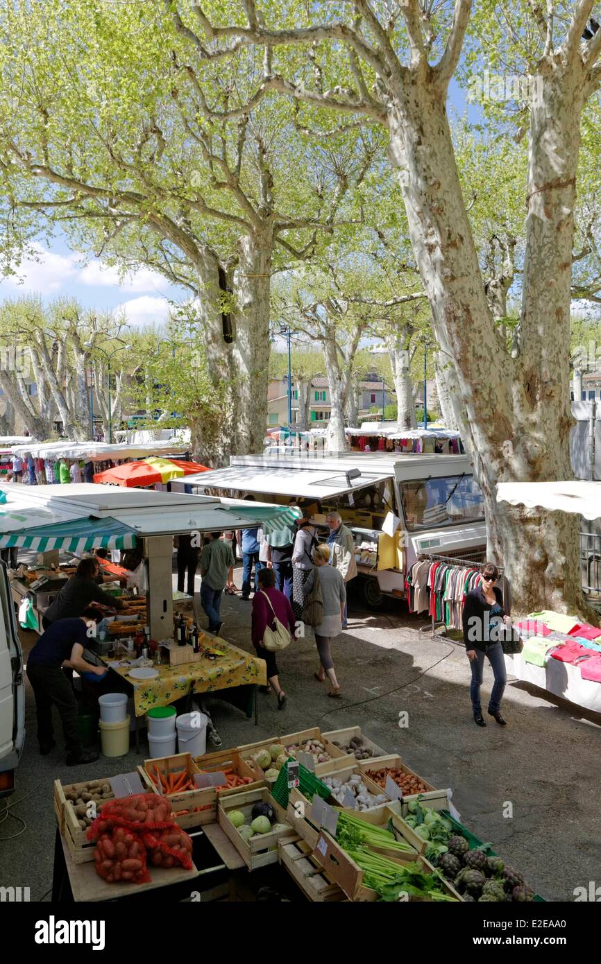 France, Gard, market day, Goudargues, Ceze valley Stock Photo Alamy
