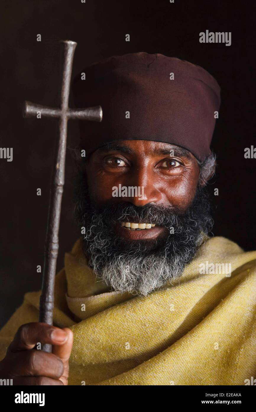 Ethiopia, Amhara region, Bahir Dar, portait of the priest of Debre Maryam Monastery holding its cross Stock Photo