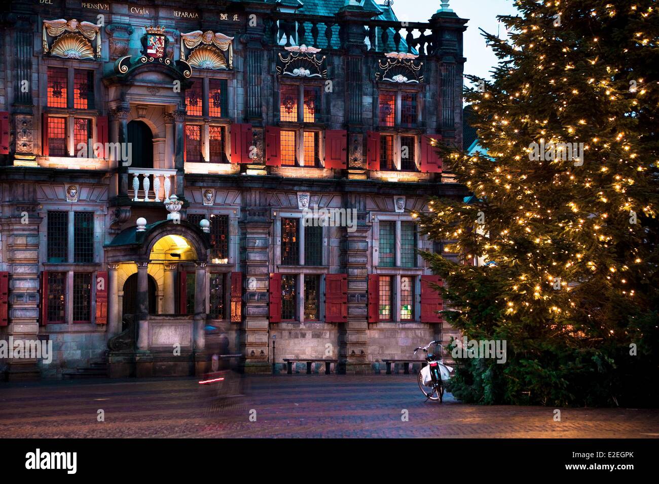 Delft Christmas Market 2022 Netherlands, South Holland, Delft, Markt Square, City Hall And Christmas  Tree Stock Photo - Alamy