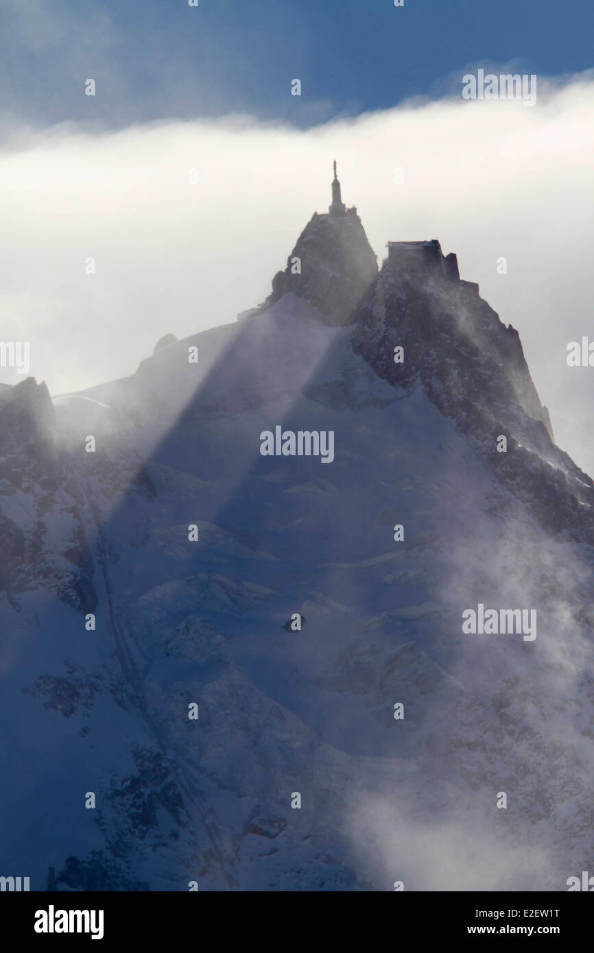 Cable car to aguille du midi hi-res stock photography and images - Alamy