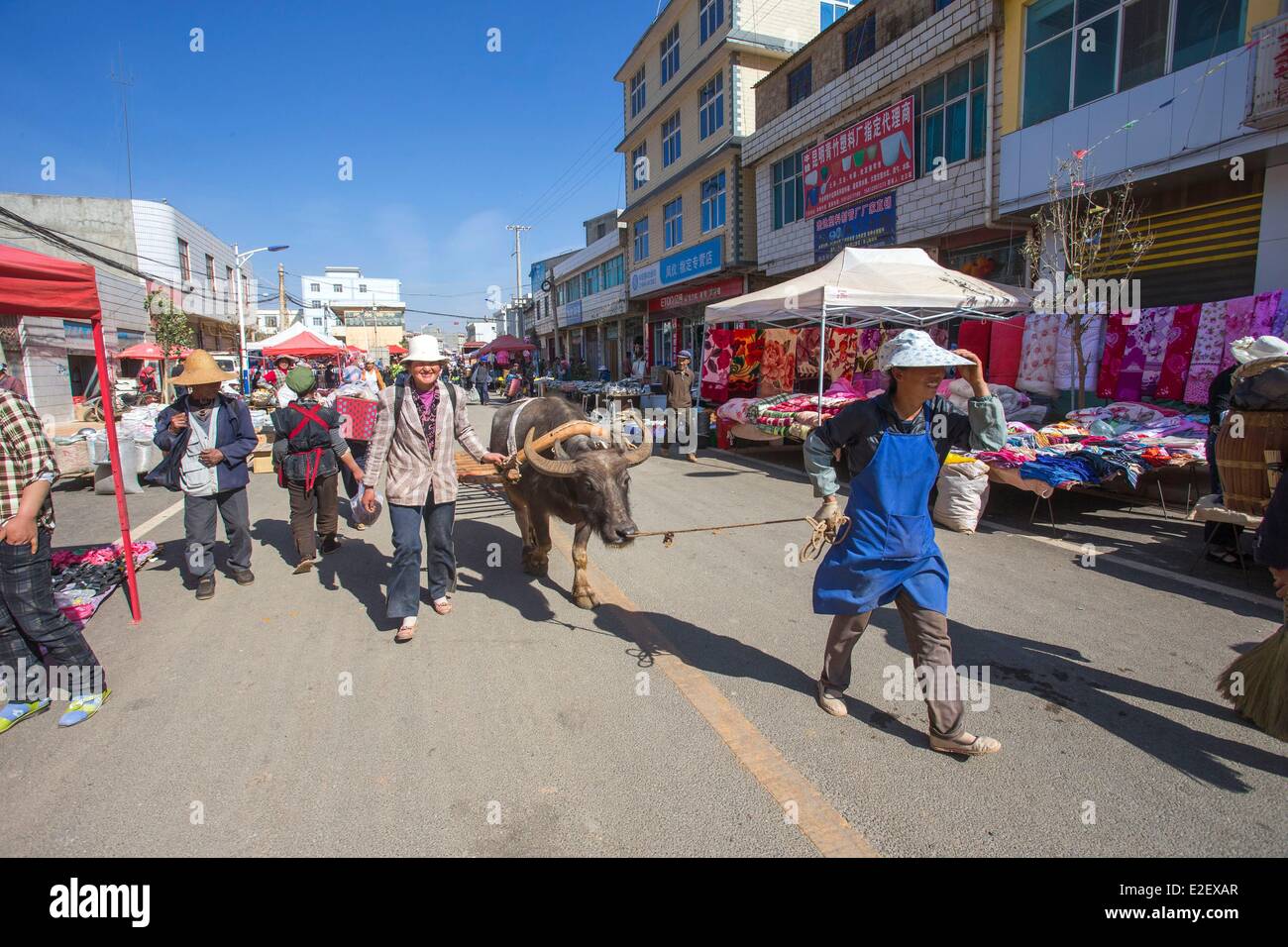 China, Yunnan province, Niujie, Hans people, market Stock Photo - Alamy