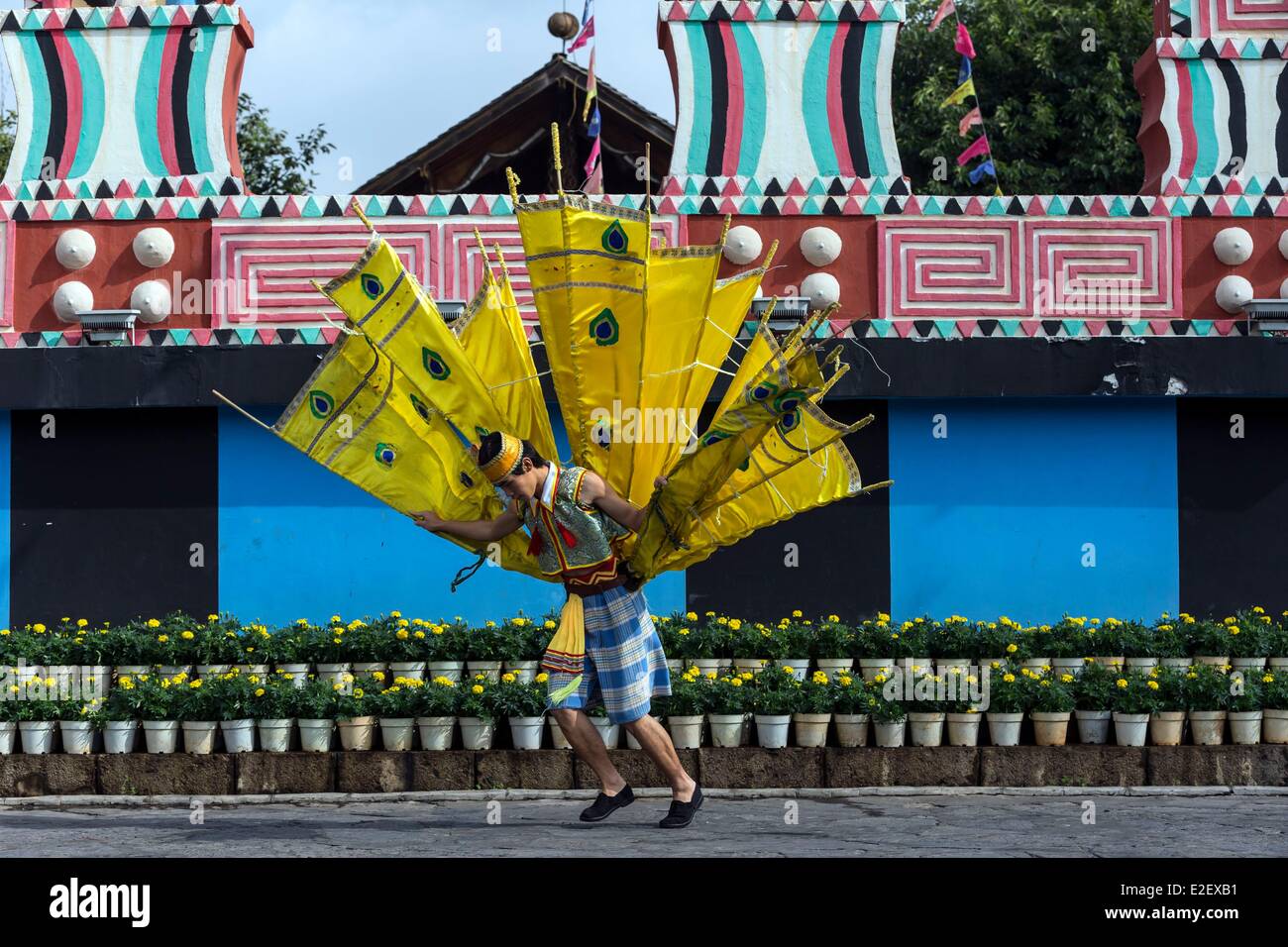 Kachin hi-res stock photography and images - Alamy