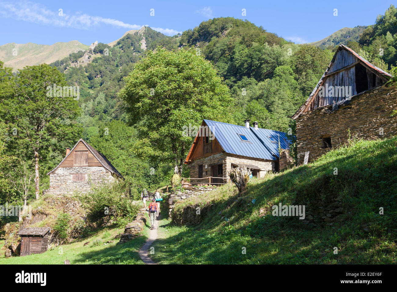 France, Ariege, Sentein, Couserans, Biros valley, traditionnals barns at Frechendech Stock Photo