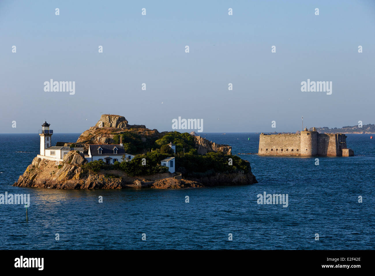 France, Finistere, Morlaix bay, Carantec, Louet island and its lighthouse, the Chateau du Taureau Stock Photo